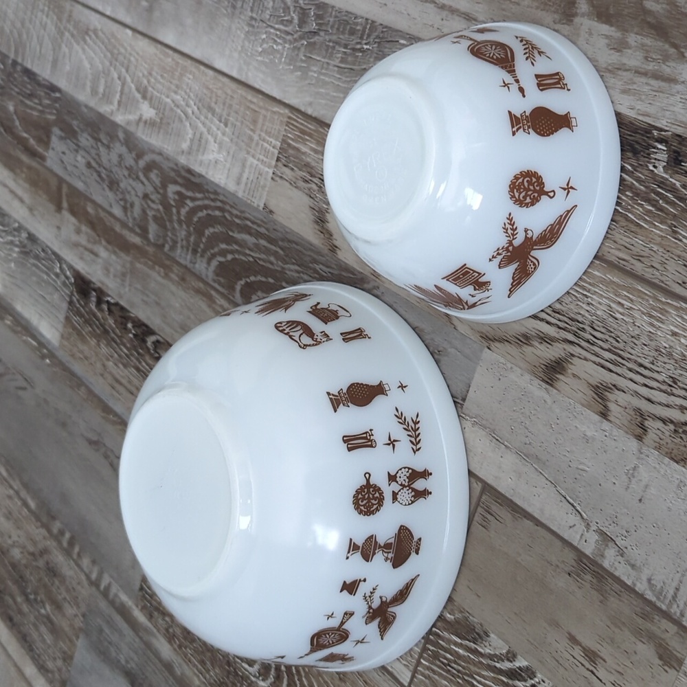 Vintage Pyrex Early American Mixing Bowl Set (2) 2.5 Qt #403 & 1.5 Pt #401 - Picture 12 of 13